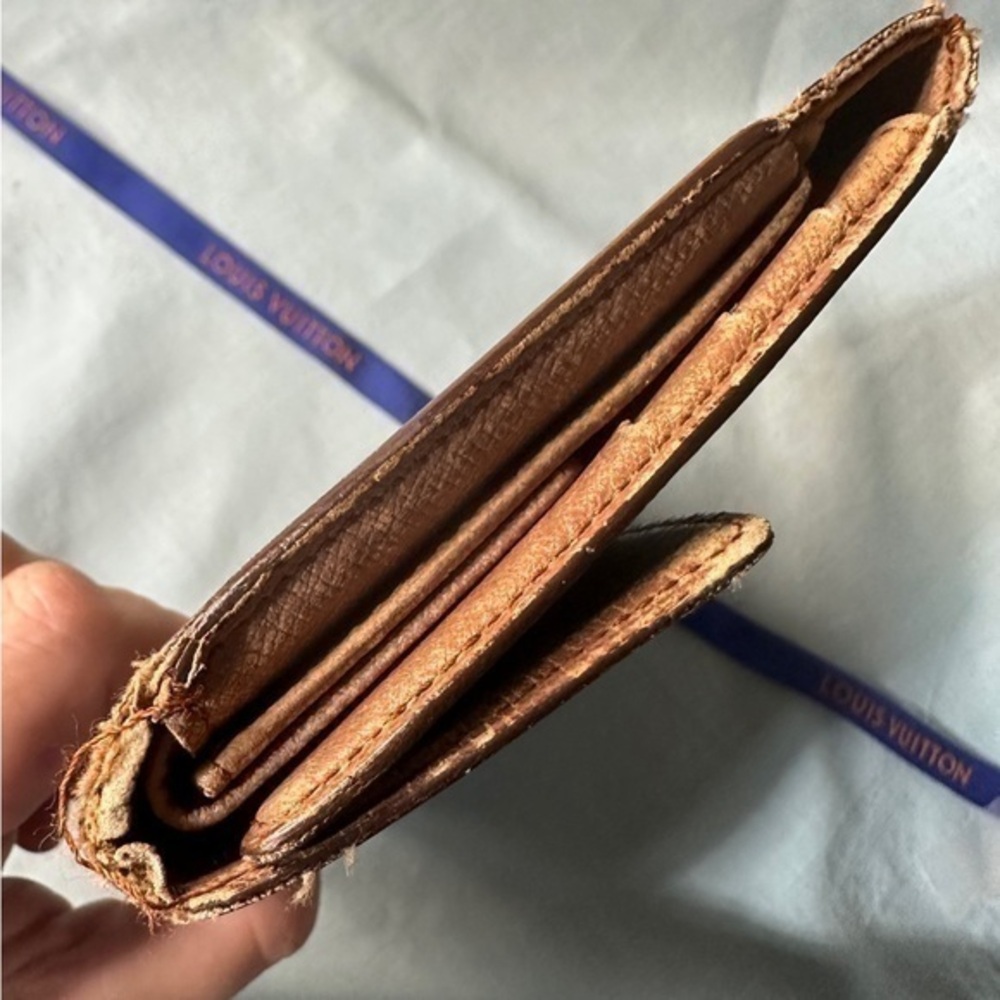 AUTHENTIC Louis Vuitton Epi International Wallet. Monogram canvas. - Picture 12 of 15